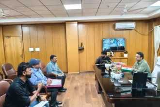 उपायुक्त की अध्यक्षता में परिवहन विभाग की समीक्षा बैठक: 15 अगस्त तक ई-वाहन निबंधन अनिवार्य, वरना होगी सख्त कार्रवाई